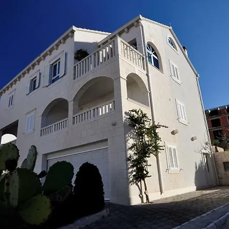 Pava - Beautiful Terrace & Parking
