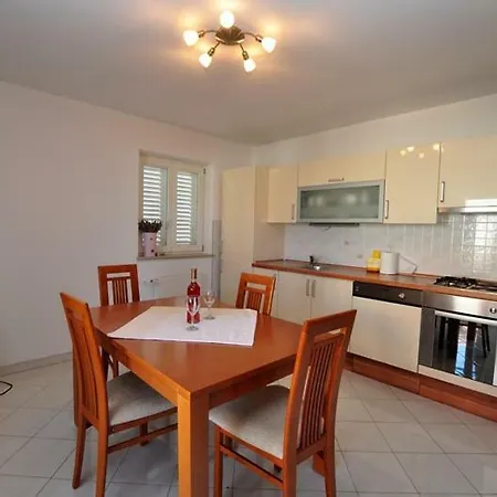 Pava - Beautiful Terrace & Parking Apartman Postira