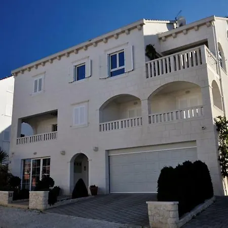 Apartman Pava - Beautiful Terrace & Parking Postira